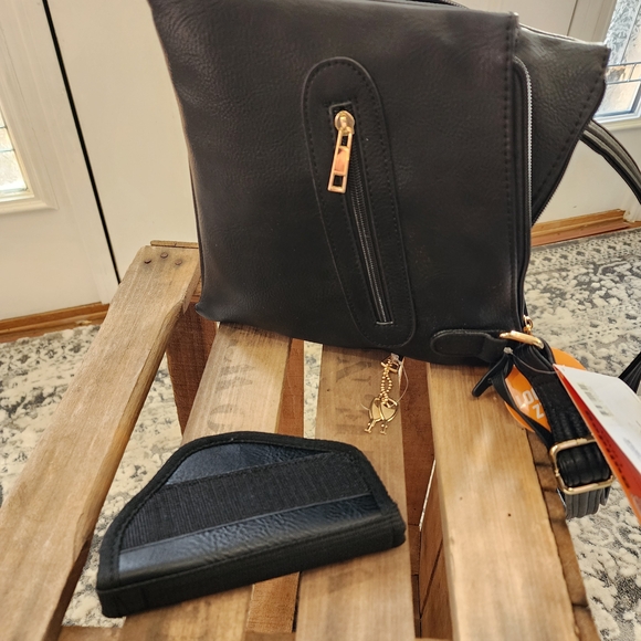 BULLDOG Concealed Carry Black Leather Cross Body or Shoulder Purse - Picture 4 of 7